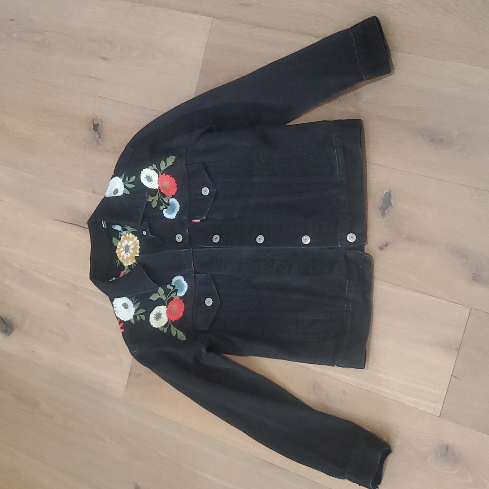 Levi's Women's XS Black Denim Jacket Flower Embellishments
